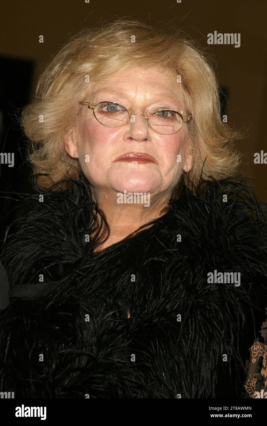 **PHOTO DE FICHIER** Suzanne Shepherd est décédée. Suzanne Shepherd assiste à la première de A Dirty Shame au Loews 19th Street Theatre à New York le 21 septembre 2004. Copyright photo : xHenryxMcGeex crédit : Imago/Alamy Live News Banque D'Images