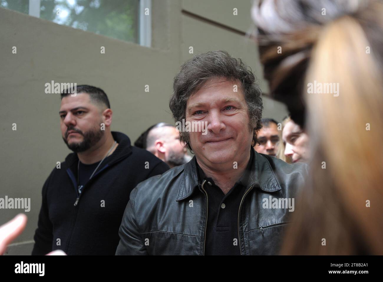 Buenos Aires, Argentine. 19 novembre 2023. Le candidat à la présidence Javier Milei va voter. Crédit : Fabideciria/Alamy Live News Banque D'Images