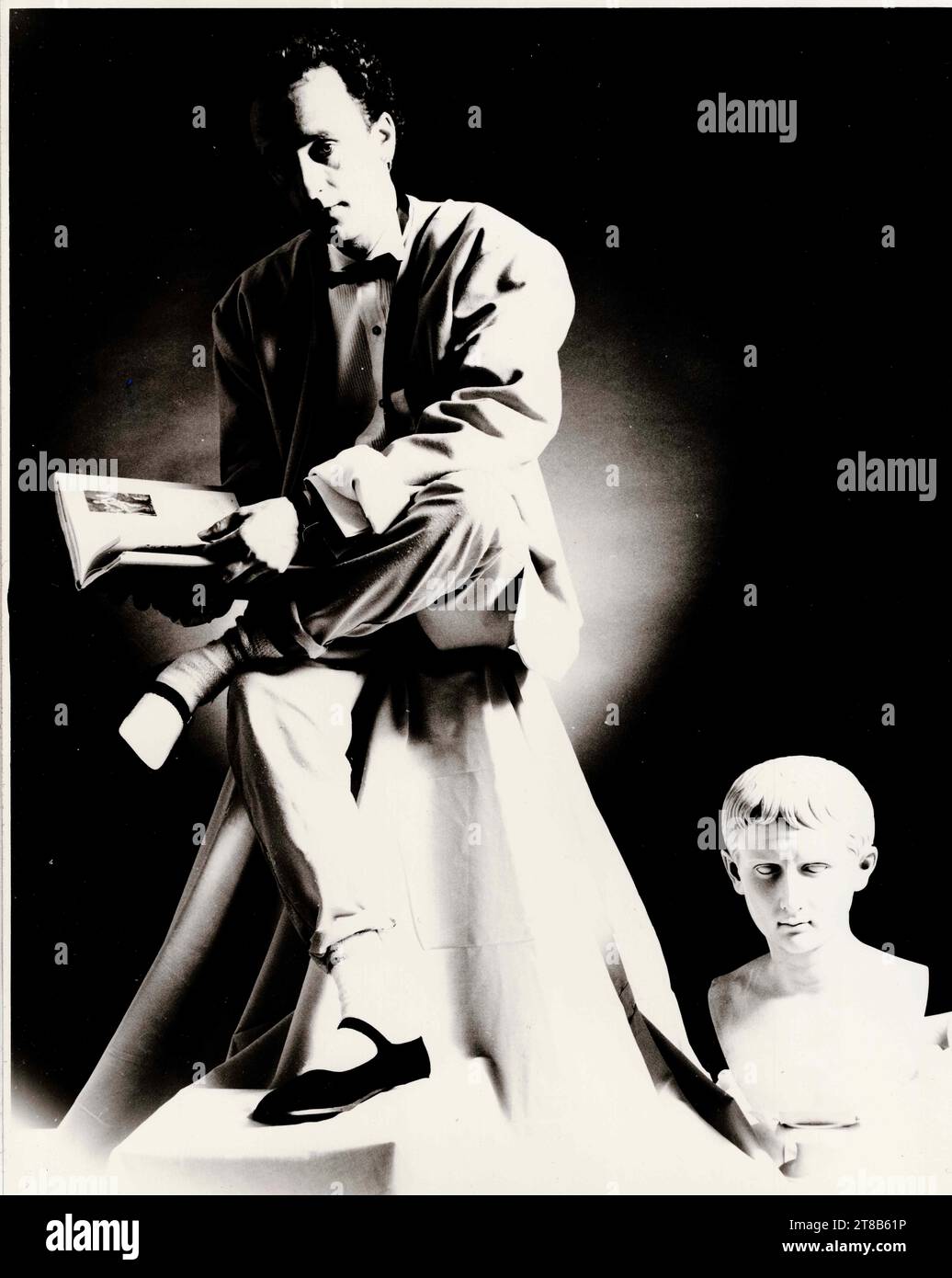 Chanteur de rock sud-africain Stewart Irving, tournage publicitaire en studio. Musiciens sud-africains années 1980 - Archives photographiques Don Minnaar Banque D'Images