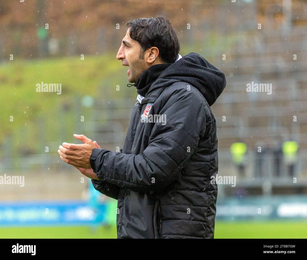 Sports, football, Ligue régionale Ouest, 2023/2024, Wuppertaler SV vs 1. FC Bocholt 1-2, entraîneur-chef Huezeyfe Dogan (WSV) Banque D'Images