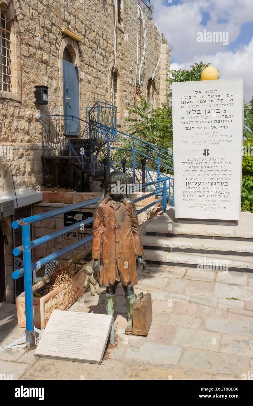 Statue commémorative Stella Knobel, Vieille ville de Jérusalem, Israël. La statue, par le sculpteur Sam Philip, basée sur Stella Knobel, la petite fille qui sur Banque D'Images