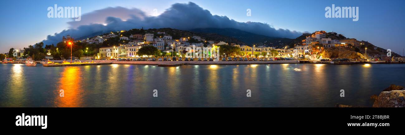 Le village d'Agios Kirikos est la capitale de l'île d'Ikaria, en Grèce. Banque D'Images