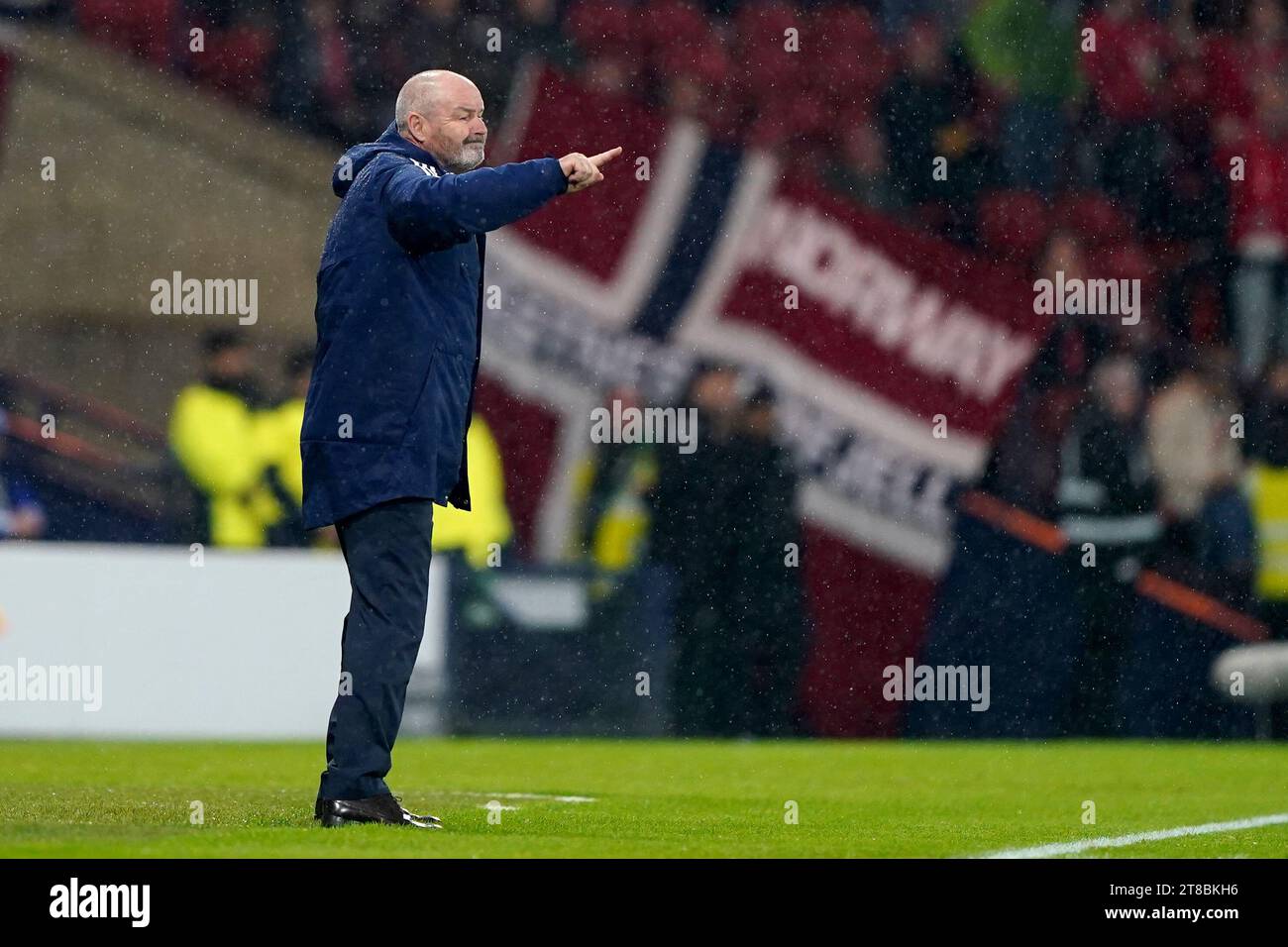 L'entraîneur écossais Steve Clarke réagit lors du match de qualification du Groupe A de l'UEFA Euro 2024 à Hampden Park, Glasgow. Date de la photo : dimanche 19 novembre 2023. Banque D'Images