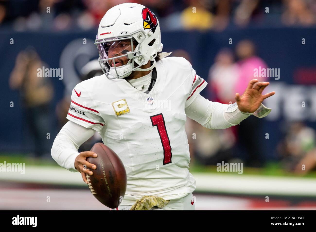Houston, Texas, États-Unis. 19 novembre 2023. Le quarterback des Arizona Cardinals Kyler Murray (1) se bat lors d'un match entre les Arizona Cardinals et les Houston Texans à Houston, Texas. Trask Smith/CSM/Alamy Live News Banque D'Images