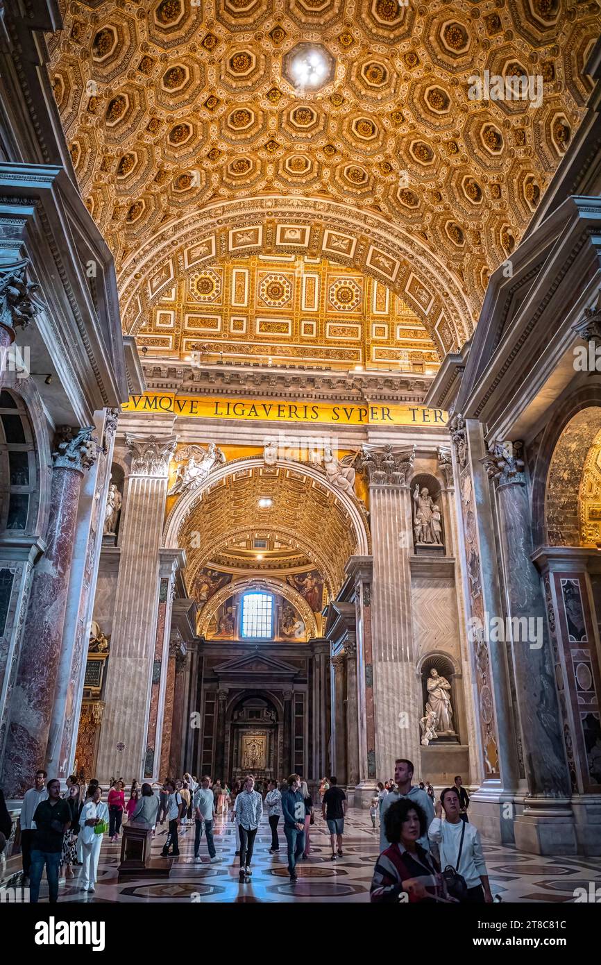 Images intérieures de la Basilique du Vatican à Rome Italie Banque D'Images