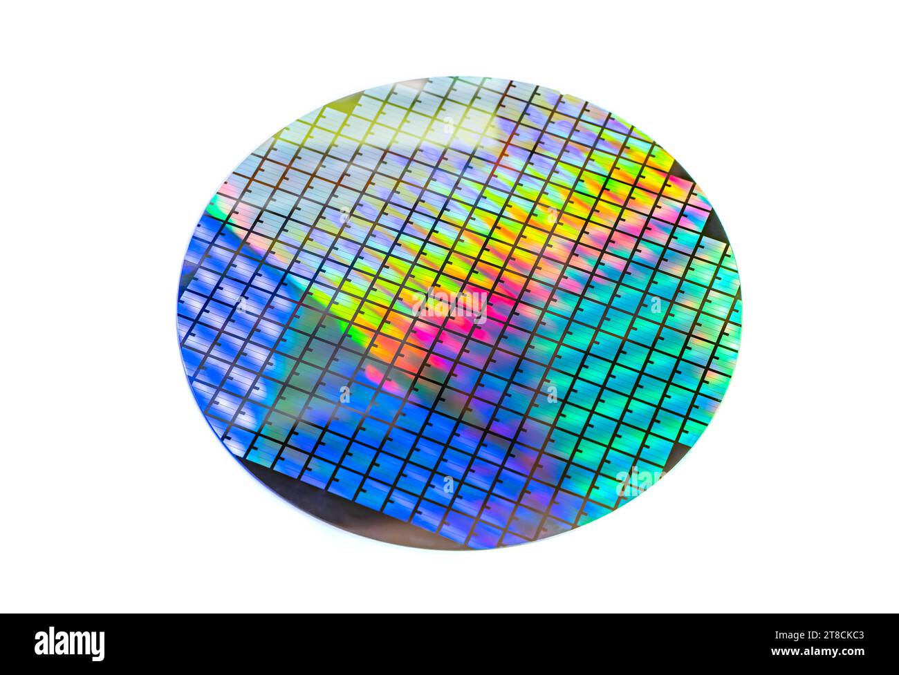 plaquette de silicium colorée avec des puces isolées sur fond blanc Banque D'Images