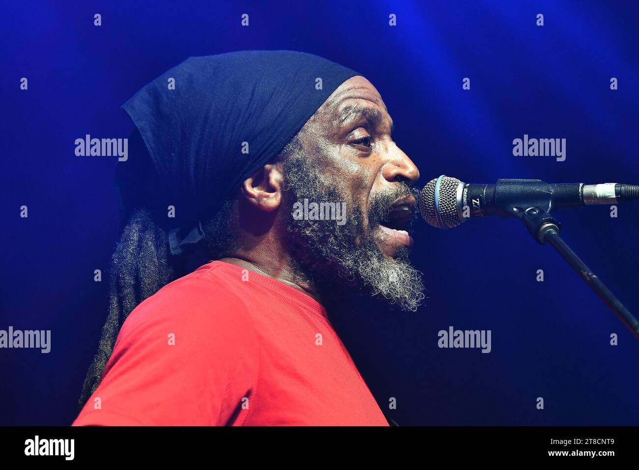 Rio de Janeiro, Brésil, 17 novembre 2023. Le guitariste Wendel Ferraro, du groupe de reggae The Wailers, lors d'un concert au Qualistage, dans la ville de Banque D'Images