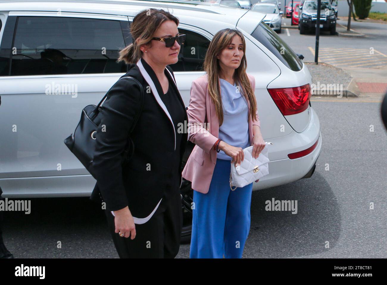 Adélaïde, Australie. 18 novembre 2023. Amreeta Stara, mère de Dhirren Randhawa, inculpée pour un accident présumé qui a tué Charlie Stevens, le fils du commissaire de police d'Australie méridionale Grant Stevens, au Christies Beach magistrates court à Adélaïde, le samedi 18 novembre 2023. (AAP image/Matt Turner) PAS D'ARCHIVAGE crédit : Australian Associated Press/Alamy Live News Banque D'Images