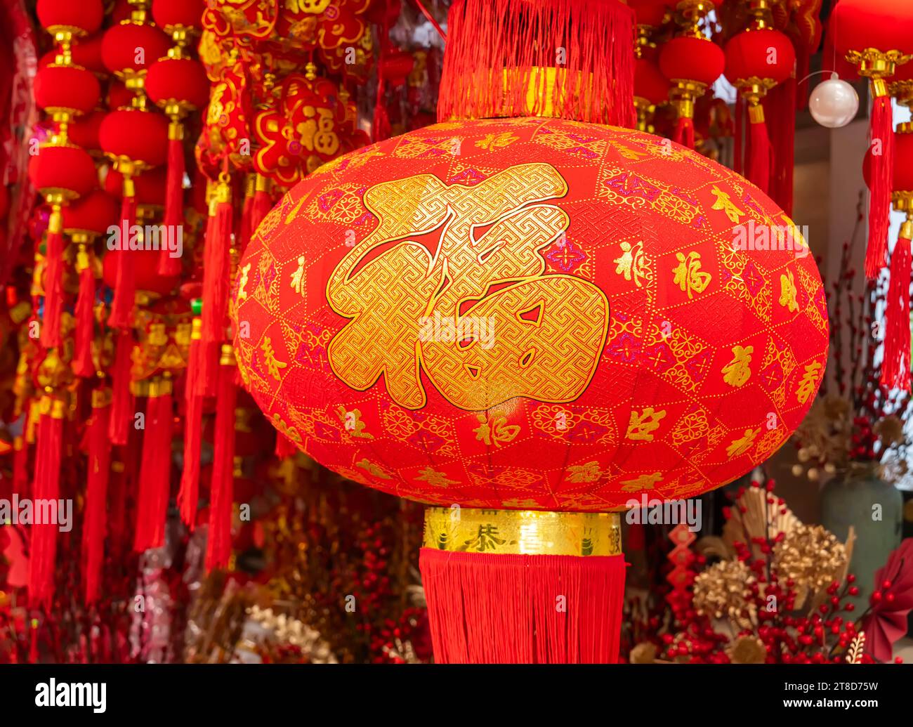 Lanterne traditionnelle de chinois, mot signifie meilleurs voeux et bonne chance pour la nouvelle année à venir Banque D'Images