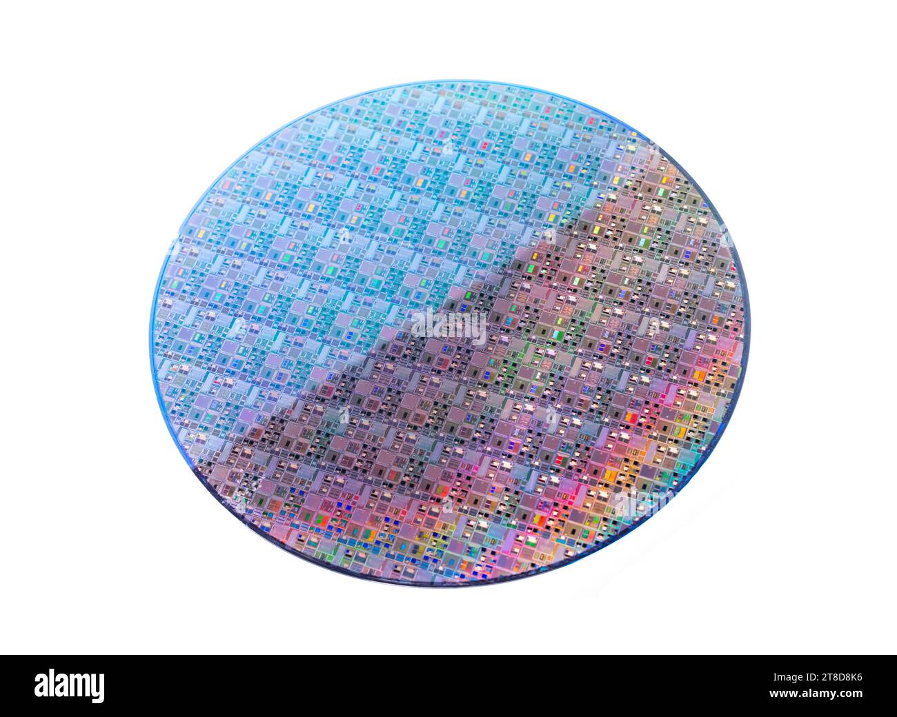 plaquette de silicium colorée avec des puces isolées sur fond blanc Banque D'Images