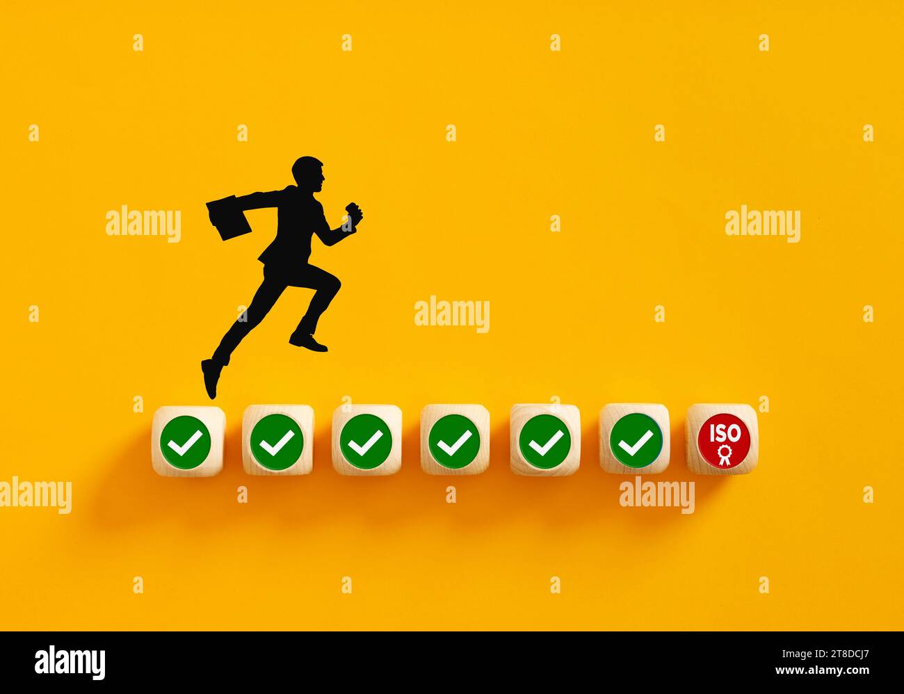 Obtention de l'approbation de certification de normes ISO dans le secteur des affaires. Garantie d'assurance de contrôle de qualité. Étapes nécessaires pour obtenir la certification ISO. Banque D'Images