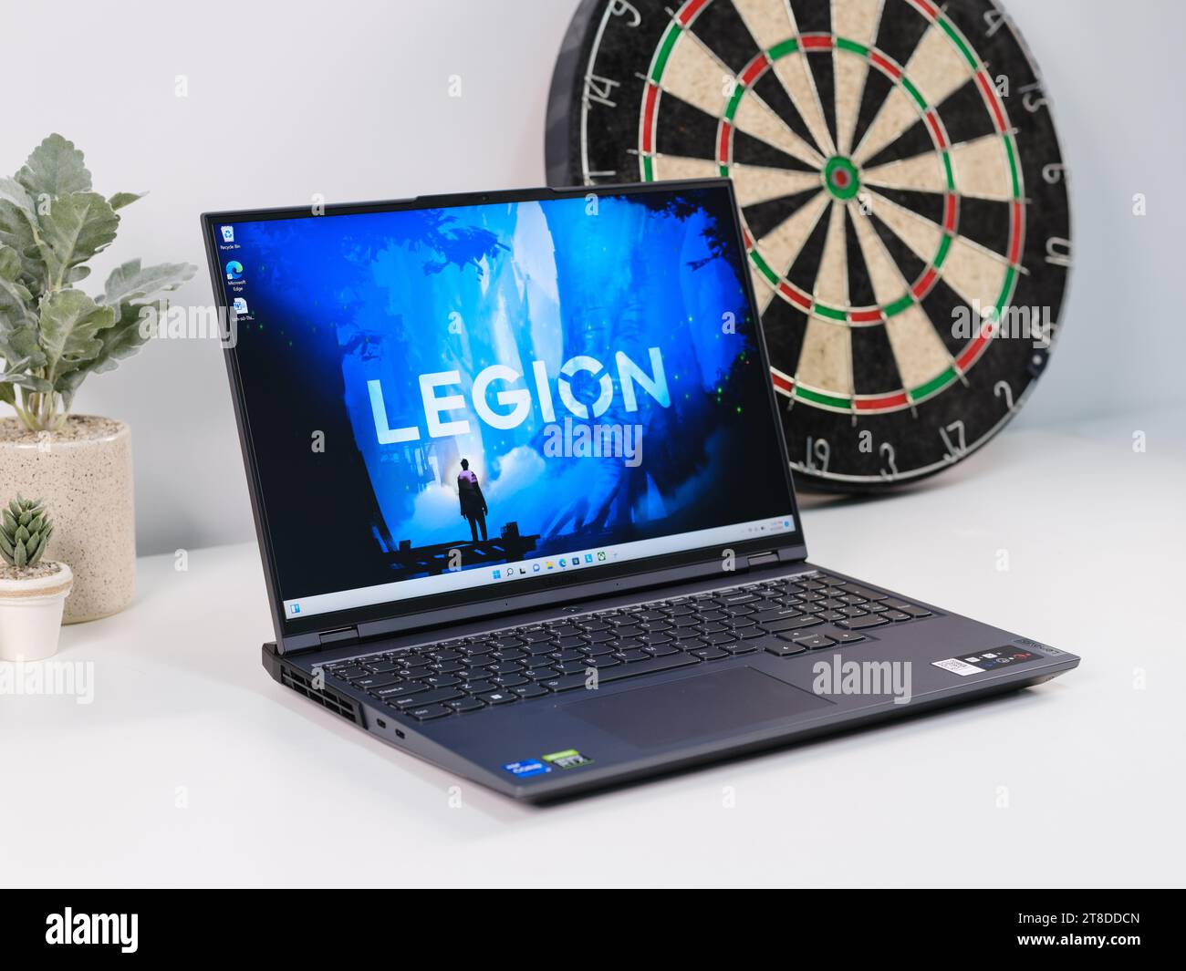 HCMC, VN - Lenovo Legion 5 pour un usage éditorial Banque D'Images