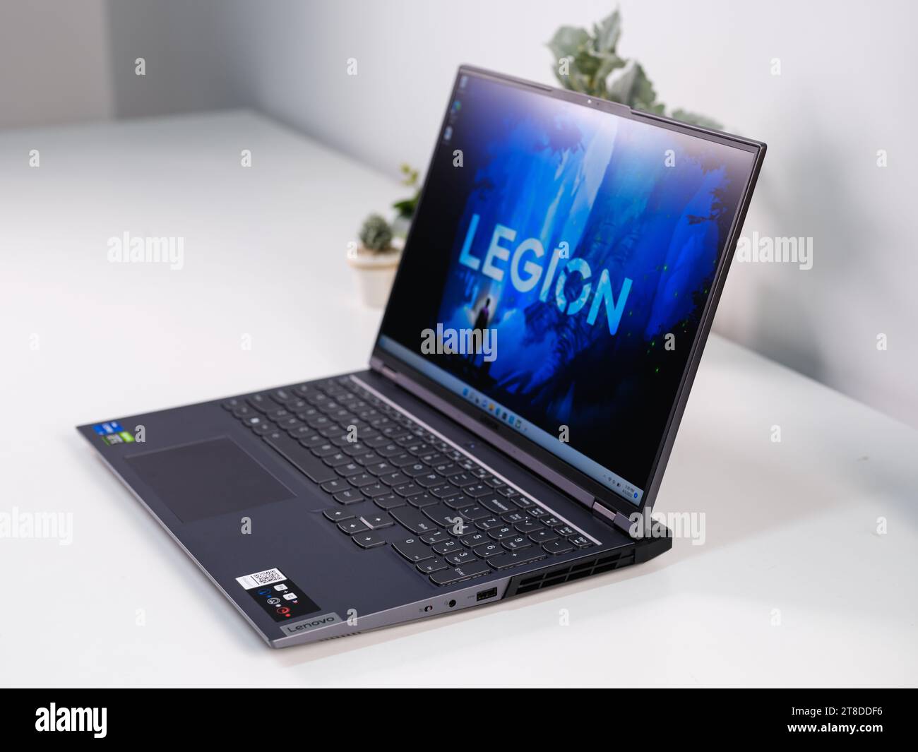 HCMC, VN - Lenovo Legion 5 pour un usage éditorial Banque D'Images