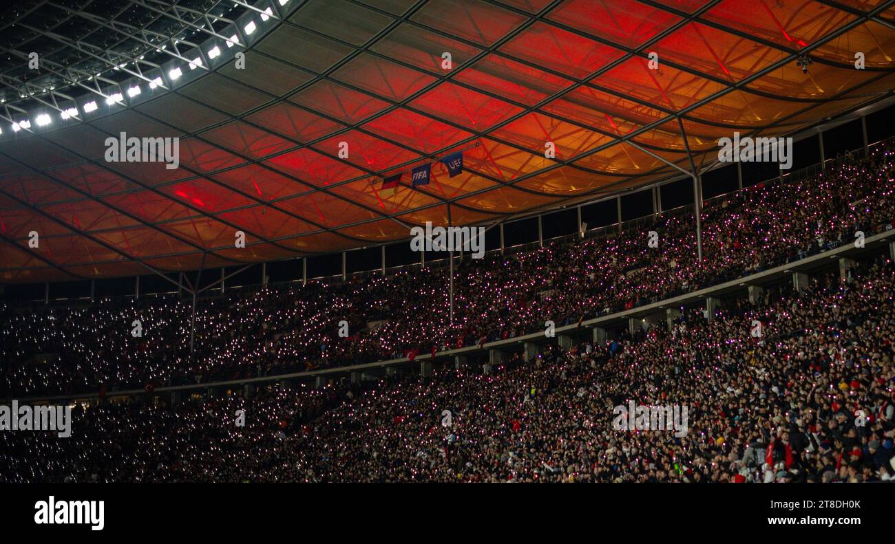 Berlin, Allemagne. 18 novembre 2023. Berliner Olympiastadion leuchtet in den deutschen Farben Deutschen Deutschland - Türkei 18.11.2023 Copyright (nur für journa Banque D'Images