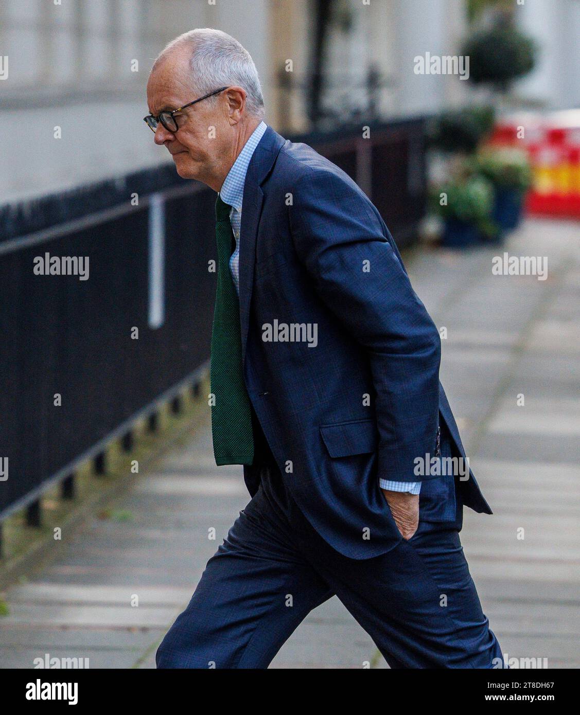 Londres, Royaume-Uni. 20 novembre 2023. Sir Patrick Vallance, conseiller scientifique en chef de forner auprès du gouvernement, arrive témoigner lors de l’enquête Covid-19. Elle était conseillère principale pendant la pandémie lorsque Boris Johnson était Premier ministre. Il a remis son journal comme preuve. Crédit : Karl Black/Alamy Live News Banque D'Images