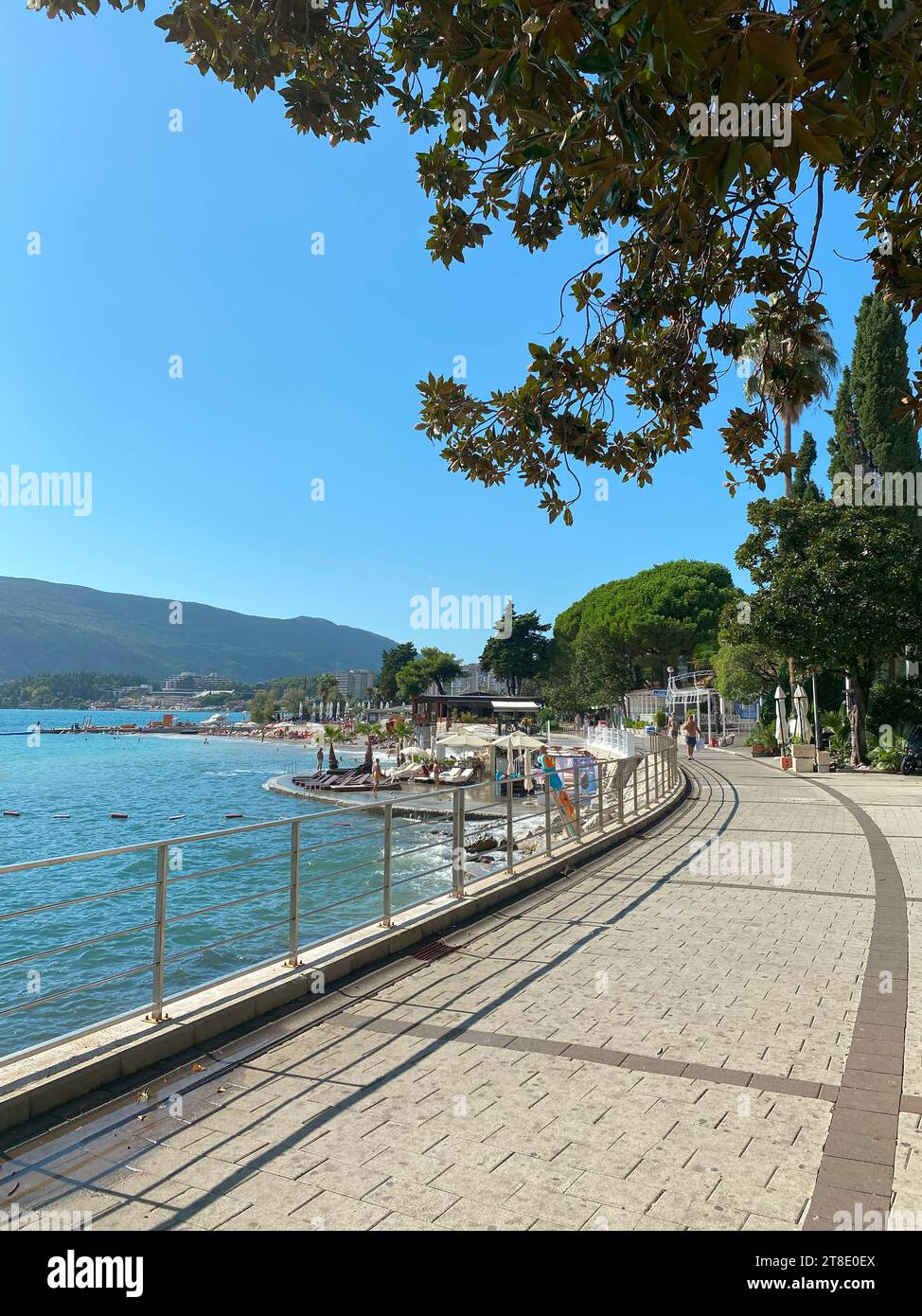 Remblai de la station balnéaire méditerranéenne Herceg Novi Banque D'Images