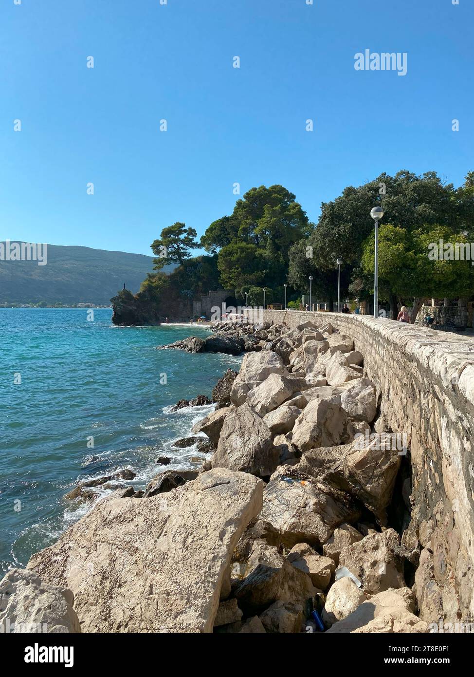 Remblai de la station balnéaire méditerranéenne Herceg Novi Banque D'Images