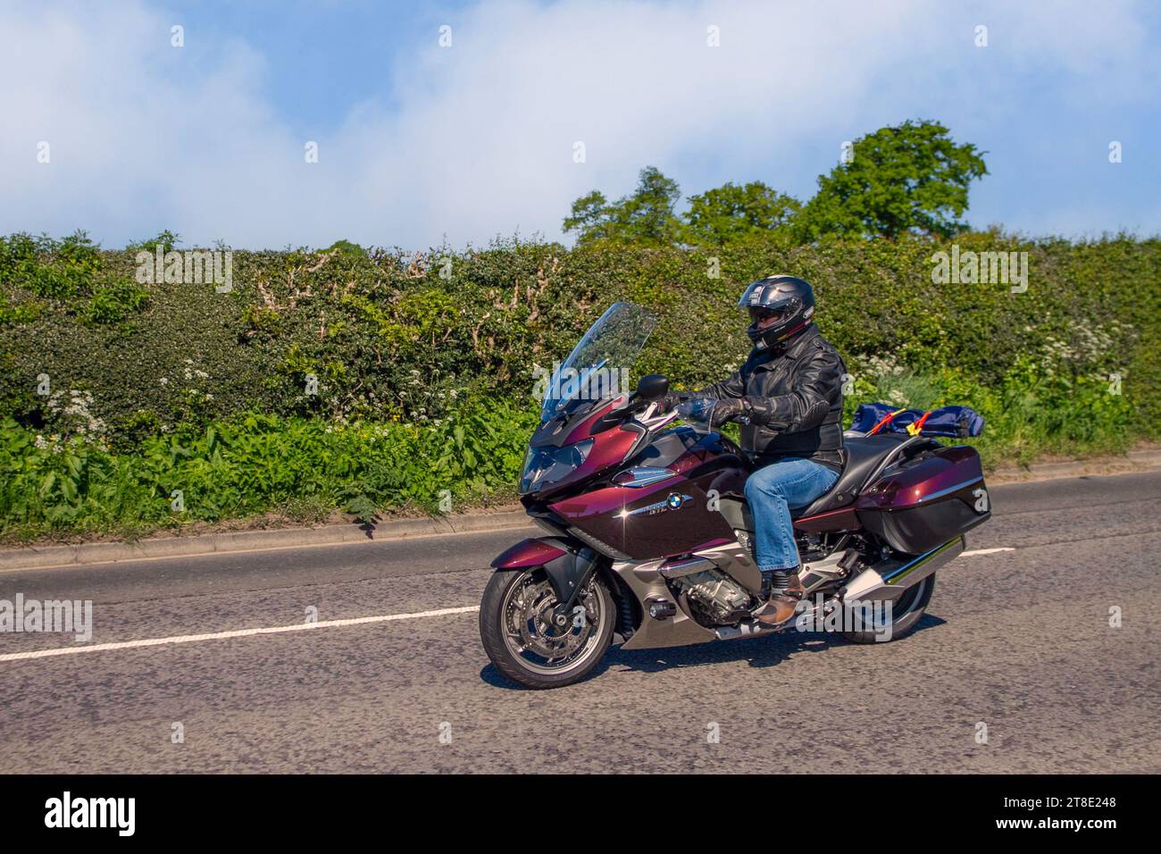 Rouge marron BMW K1600, BMW K1600GT, K1600GTL et K1600B sont des motos fabriquées par BMW Motorrad Banque D'Images