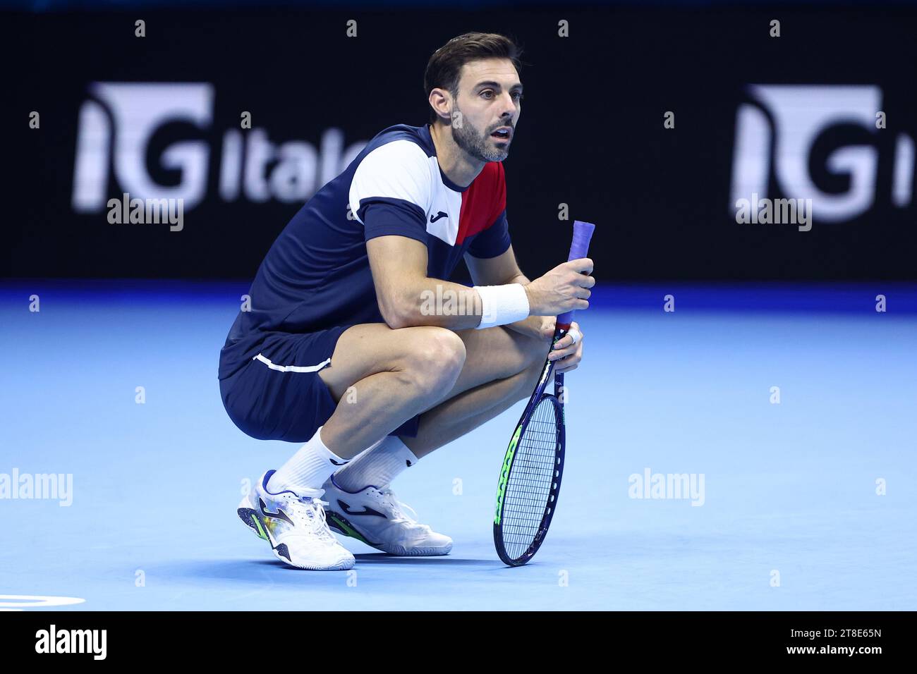 Turin, Italie. 19 novembre 2023. Horacio Zeballos, d’Argentine, semble abattu lors du double match final entre Marcel Granollers, d’Espagne, et Horacio Zeballos, d’Argentine, contre Rajeev RAM, des États-Unis, et Joe Salisbury, de Grande-Bretagne, le huitième jour des finales du Nitto ATP World Tour. Crédit : Marco Canoniero/Alamy Live News Banque D'Images