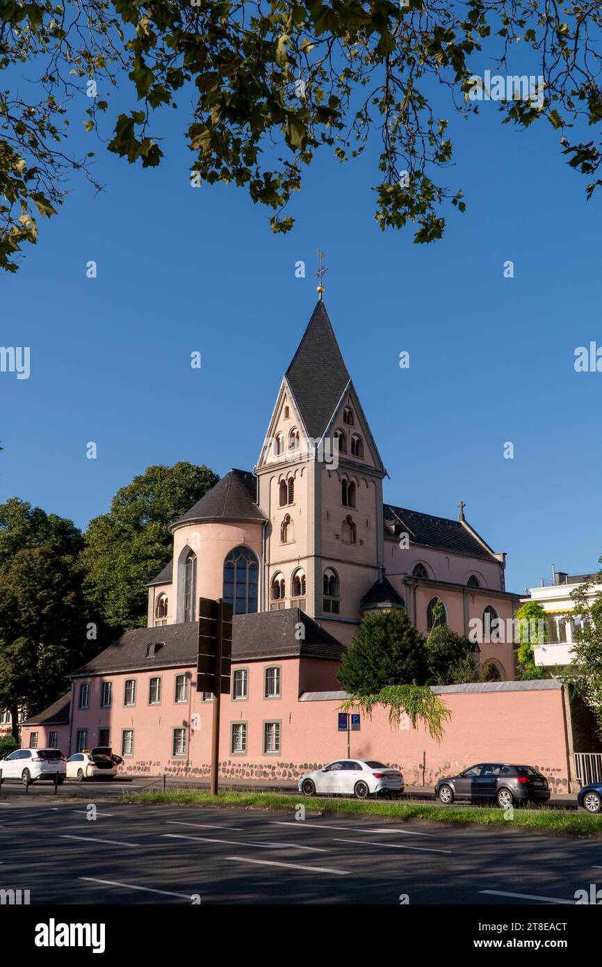 St. Maria Lyskirchen est la plus petite des douze églises romanes de Cologne Banque D'Images