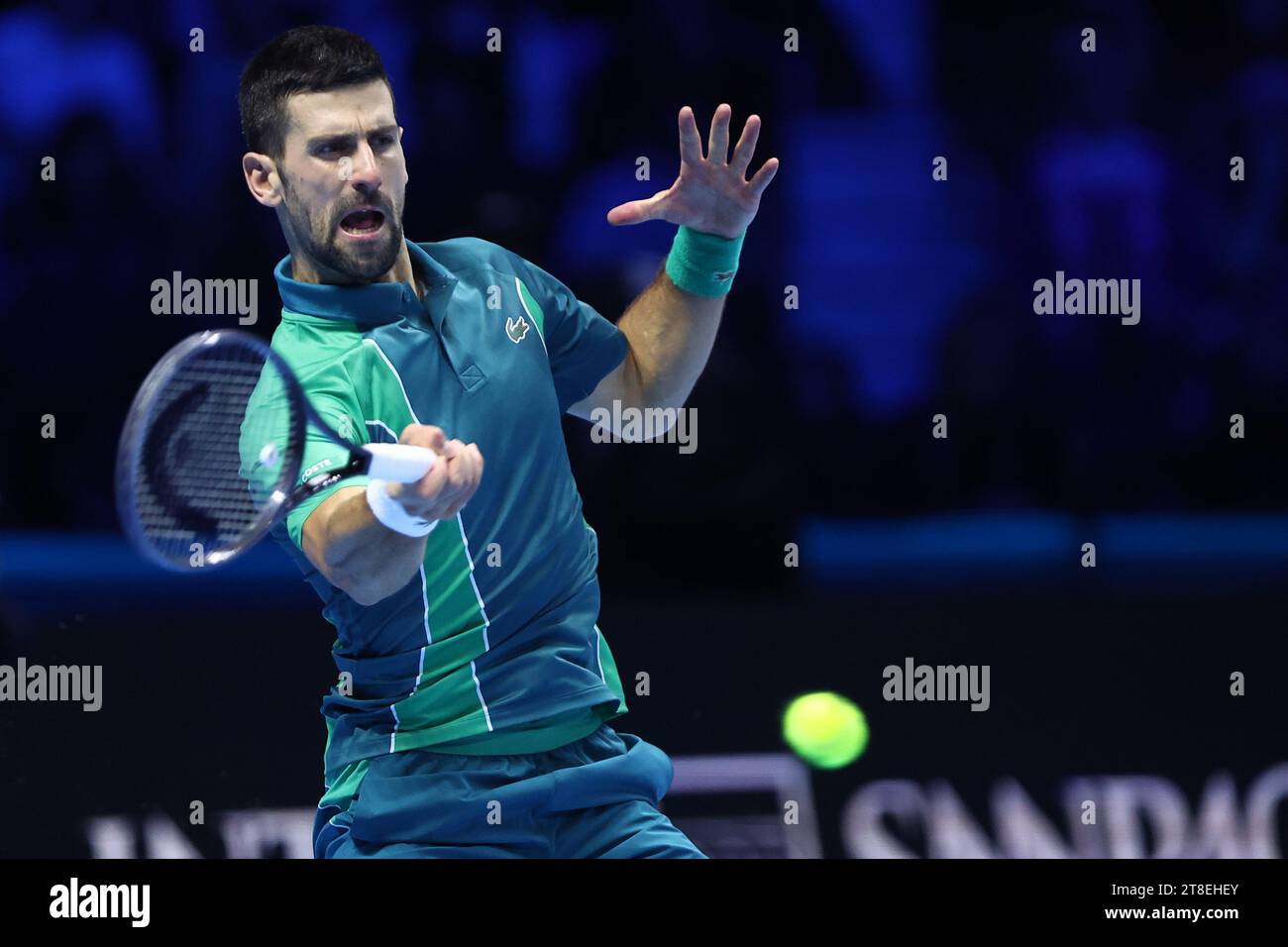 Novak Djokovic de Serbie en action lors du dernier match en simple entre Novak Djokovic de Serbie et Jannik Sinner d'Italie le huitième jour de la finale du Nitto ATP World Tour. Banque D'Images Novak Djokovic de Serbie en action lors du dernier match en simple entre Novak Djokovic de Serbie et Jannik Sinner d'Italie le huitième jour de la finale du Nitto ATP World Tour. Banque D'Images