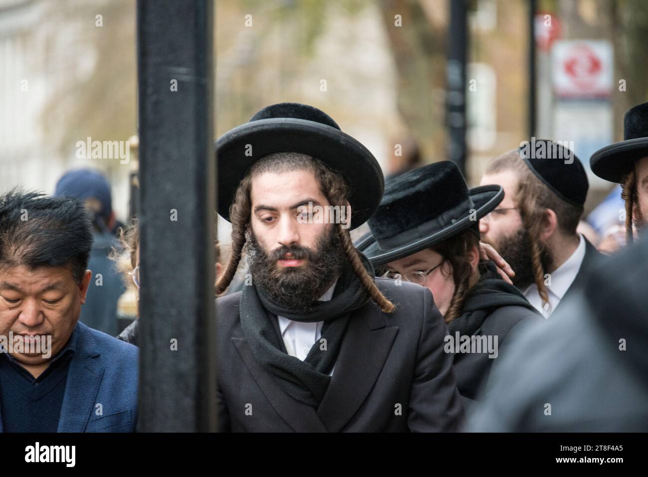 Personnes à la parade annuelle et cérémonie de l'AJEX au cénotaphe en l'honneur des membres juifs des forces armées britanniques, Londres, Royaume-Uni Banque D'Images