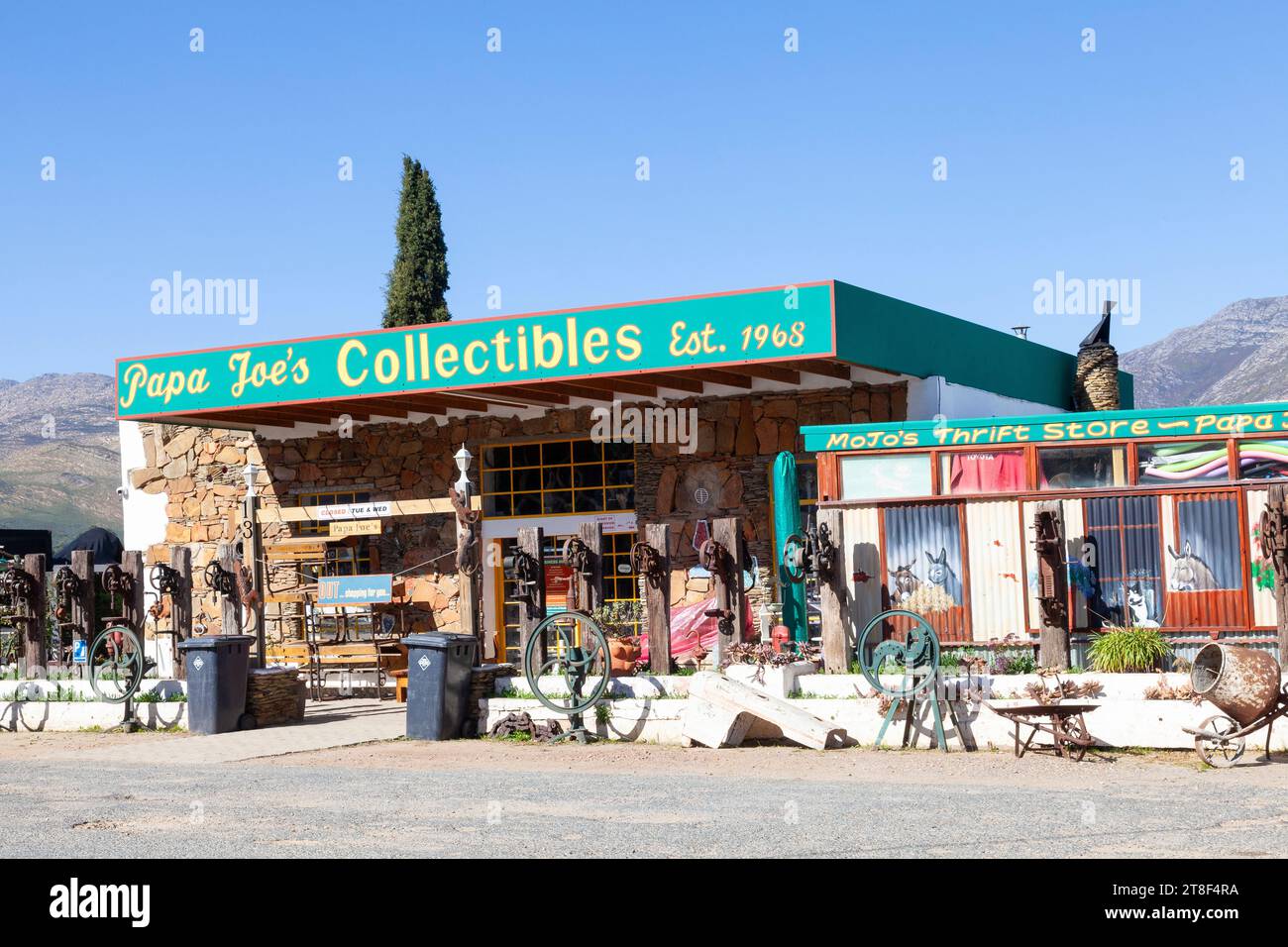 Papa Joe's Collectibles, un magasin d'antiquités pittoresque, Barrydale, Little Karoo, Western Cape, Afrique du Sud Banque D'Images