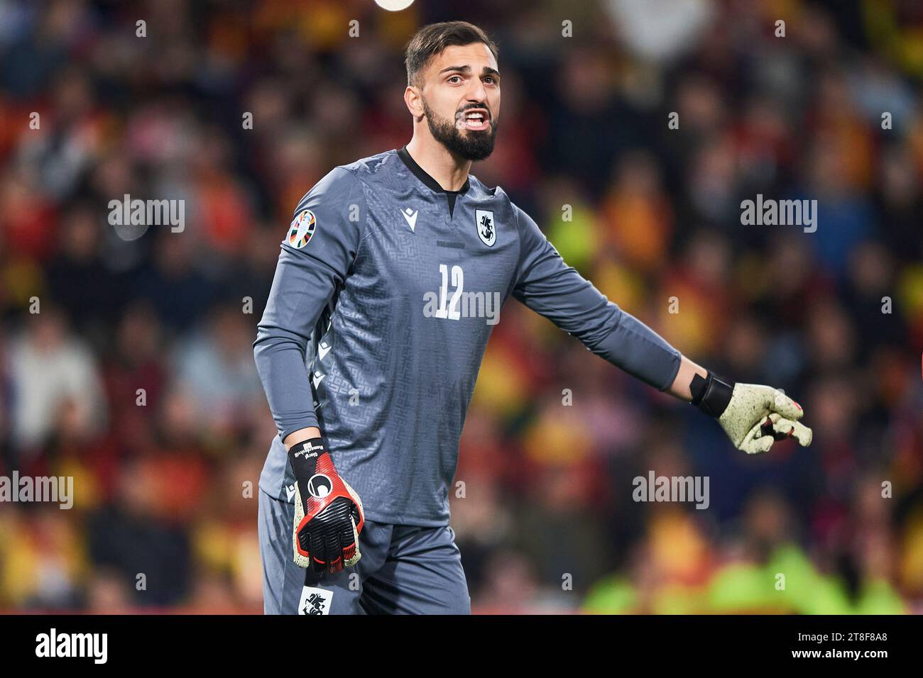 Giorgi Mamardashvili de Géorgie en action lors du match de qualification de l'UEFA Euro 2024 entre l'Espagne et la Géorgie, le groupe A, date 10, a joué à Jose Zoril Banque D'Images