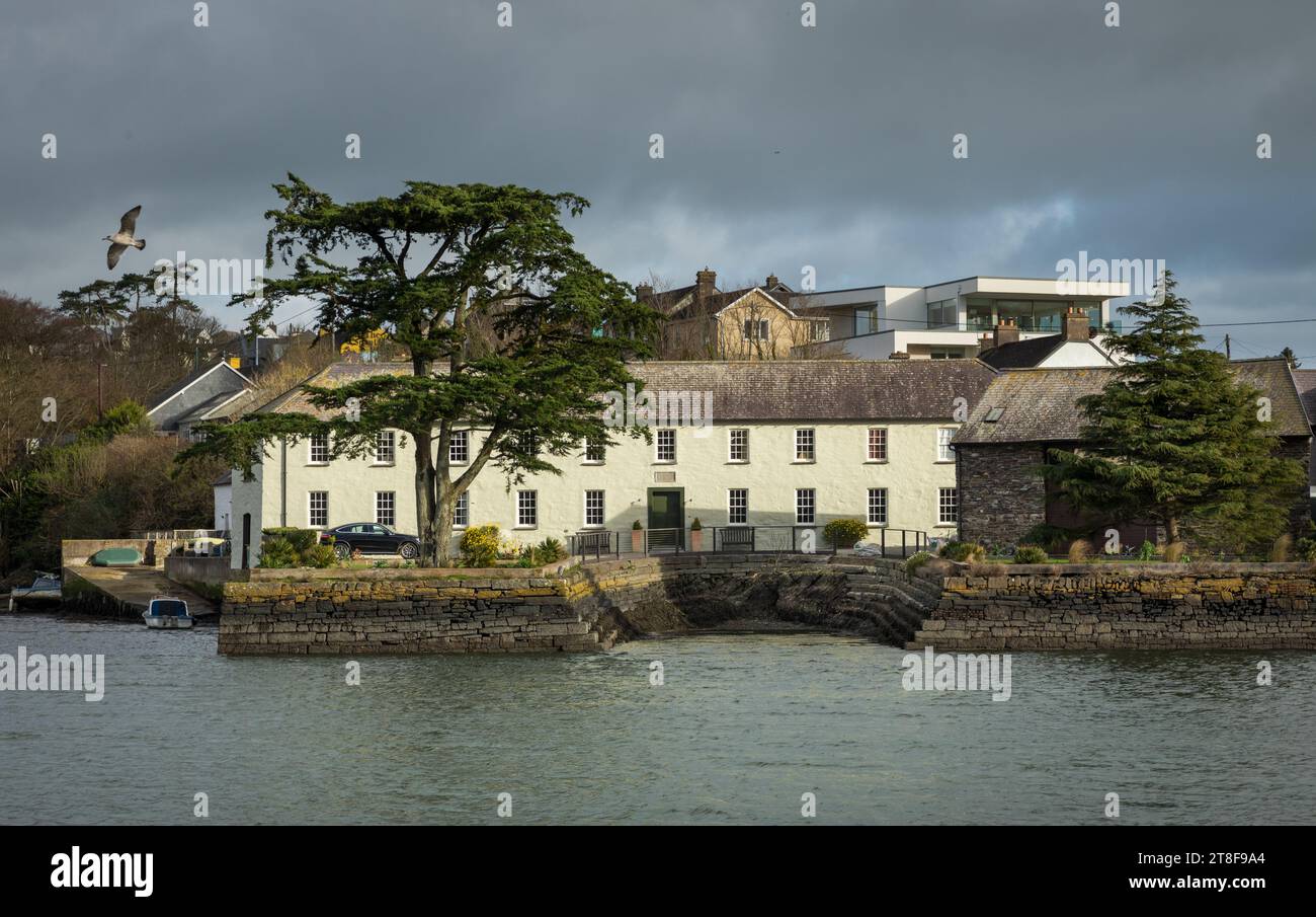 Kinsale, Cork, Irlande. 20 novembre 2023. Lumière d'hiver de l'après-midi sur Pallace Wharf House à Scilly, Kinsale, Co. Cork. - Crédit : David Creedon / Alamy Live News Banque D'Images