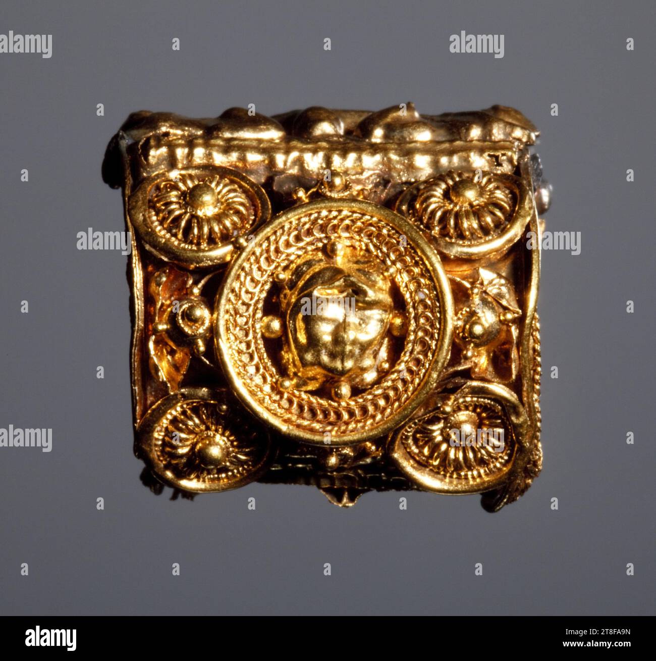 Boucle d'oreille, 600 BC - 500 BC, bijoux, boucle d'oreille, bijoux, Goldsmith Art, art ornithologique, étrusque (720 BC - 89 Banque D'Images