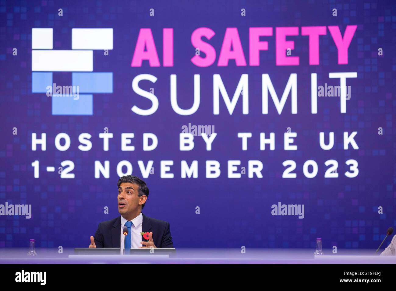 BLETCHLEY PARK, BUCKINGHAMSHIRE, ANGLETERRE, Royaume-Uni - 02 novembre 2023 - le Premier ministre du Royaume-Uni, Rishi Sunak, prend la parole à la fin du Sommet sur la sécurité de l'IA Banque D'Images