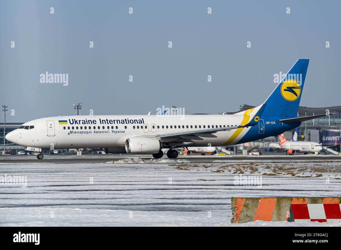 Ukraine International Airlines Boeing 737-800 au décollage de l'aéroport Boryspil de Kiev. Photo de haute qualité Banque D'Images