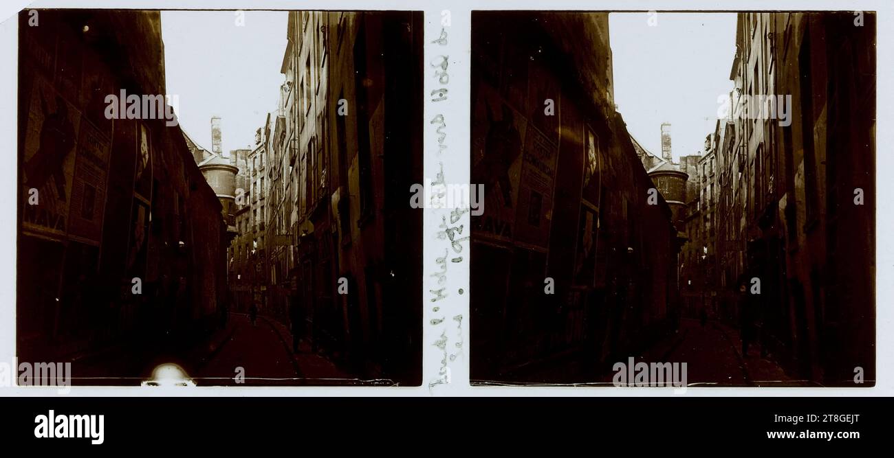 Rue de l'Hôtel-de-ville vers le Hôtel de sens, 1928, photographe, en 1929, Photographie, vue stéréoscopique, Paris, Dimensions - oeuvre : hauteur : 5,3 cm, largeur : 12,2 cm, Dimensions - montage:, hauteur : 5,9 cm, largeur : 12,7 cm Banque D'Images