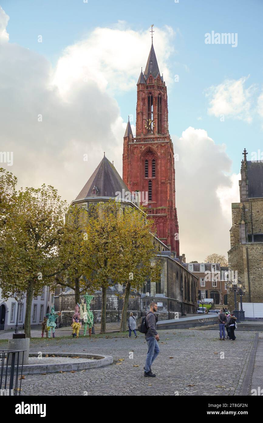 Vrijthof Square Maastricht avec l'église Saint-Jean et l'église Saint-Servatius, Limbourg, pays-Bas. Banque D'Images