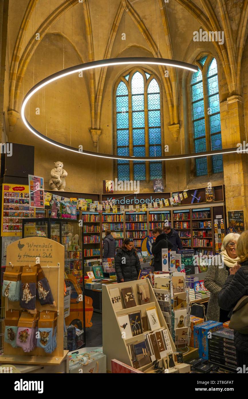 Librairie à l'intérieur de l'église dans la librairie Dominicanen basée dans l'ancienne église dominicaine, Maastricht, Limbourg, pays-Bas. Banque D'Images