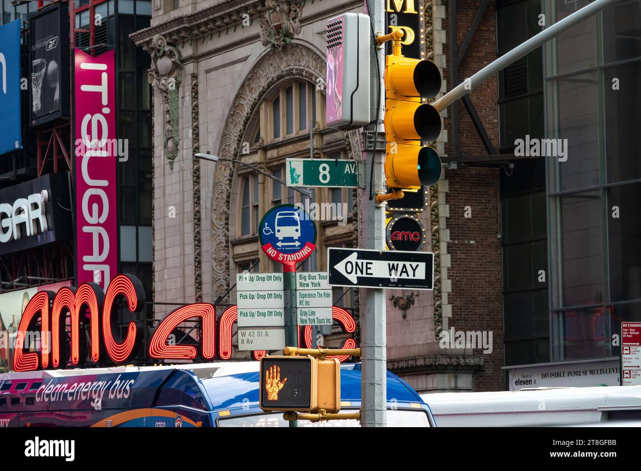 Broadway et panneau de signalisation à sens unique. Banque D'Images