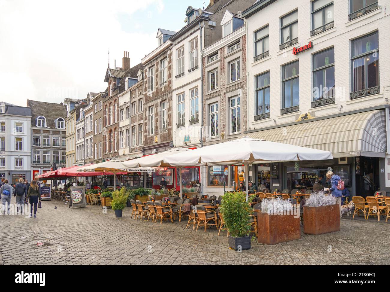 Terrasses, ar cafés, à la place du marché, Maastricht, Limbourg, pays-Bas. Banque D'Images