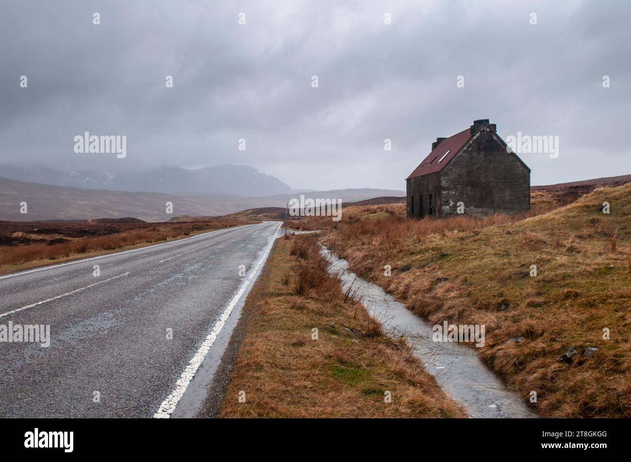 La maison Fainmore à distance à côté de l'A832 'Destitution Road', construit sur la télécommande et sombre de la lande Fain pour créer des travaux au cours de la pomme de terre Banque D'Images