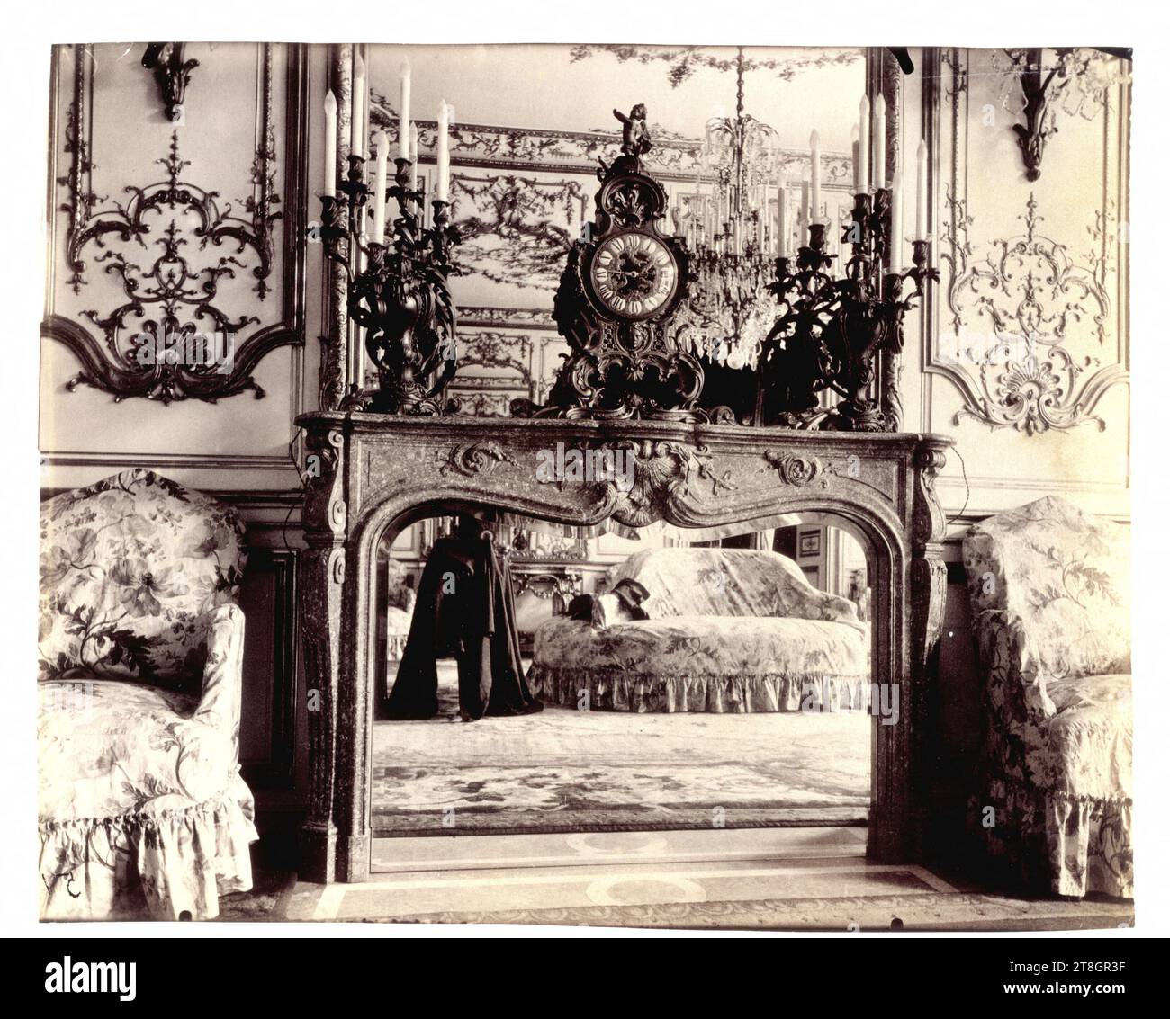 Hôtel de Matignon (Hôtel du Maréchal de Montmorency, ancienne ambassade d'Autriche) 57 rue de Varenne, 7e arrondissement, Paris, Atget, Eugène (Jean Eugène Auguste Atget), photographe, en 1905, 1e quart 20e siècle, Photographie, Arts graphiques, Photographie, tirage albumen, dimensions - travail : hauteur : 17,1 cm, largeur : 21,9 cm Banque D'Images