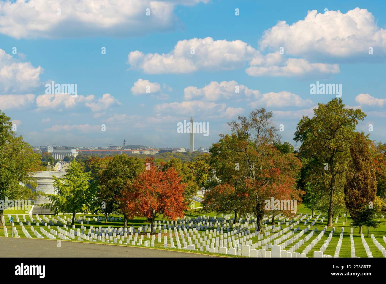 Rangées de héros enterrés au cimetière national d'Arlington en Virginie, certaines datant de la guerre de Sécession Banque D'Images