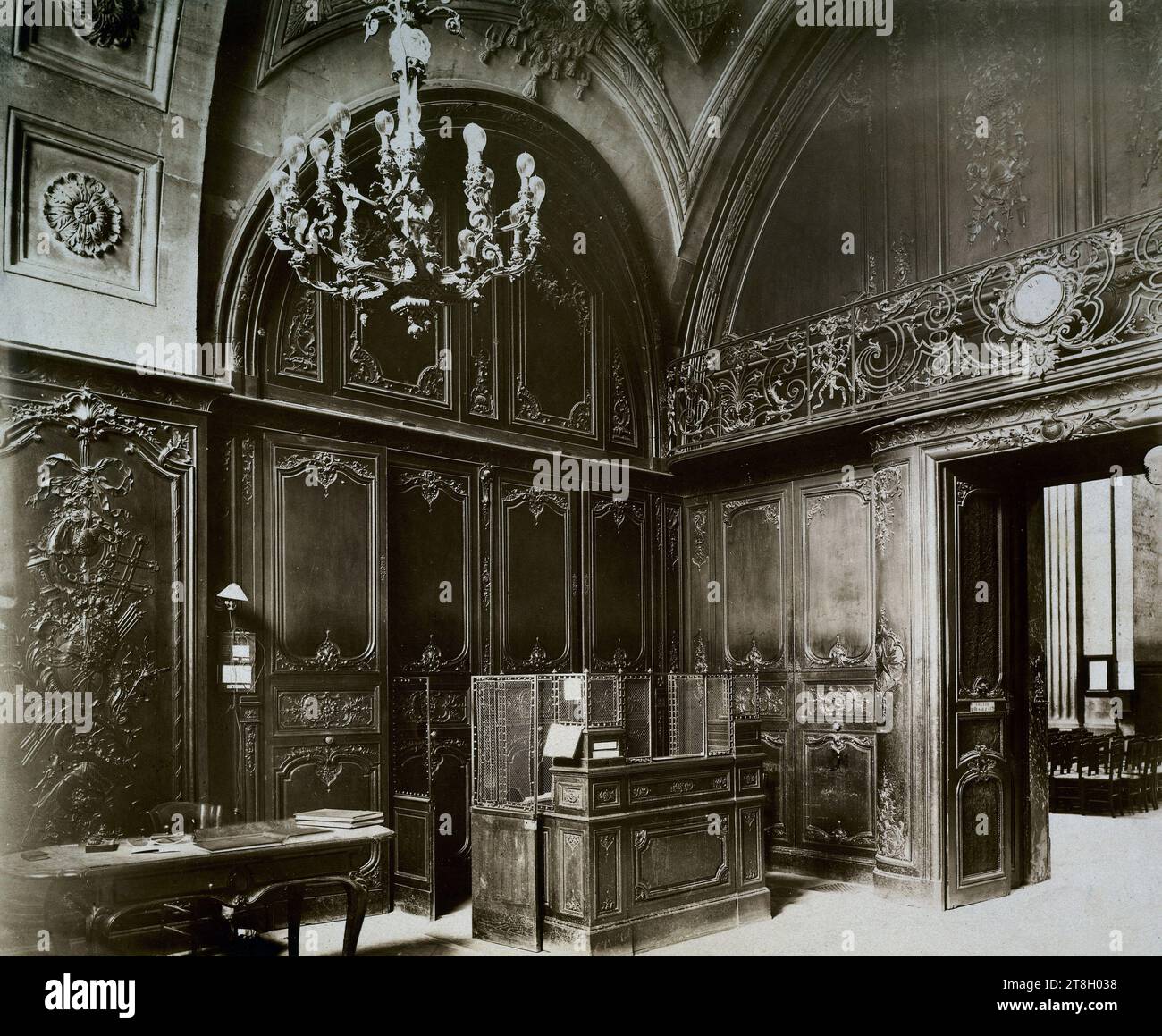 Sacristie, église Saint-Sulpice, place Saint-Sulpice, 6e arrondissement, Paris, Atget, Eugène (Jean Eugène Auguste Atget), photographe, vers 1900, Photographie, Arts graphiques, photographie, tirage albumen, Dimensions - oeuvre : hauteur : 23,8 cm, largeur : 28,9 cm, Dimensions - monture antique:, hauteur : 31,9 cm, largeur : 41,8 cm Banque D'Images