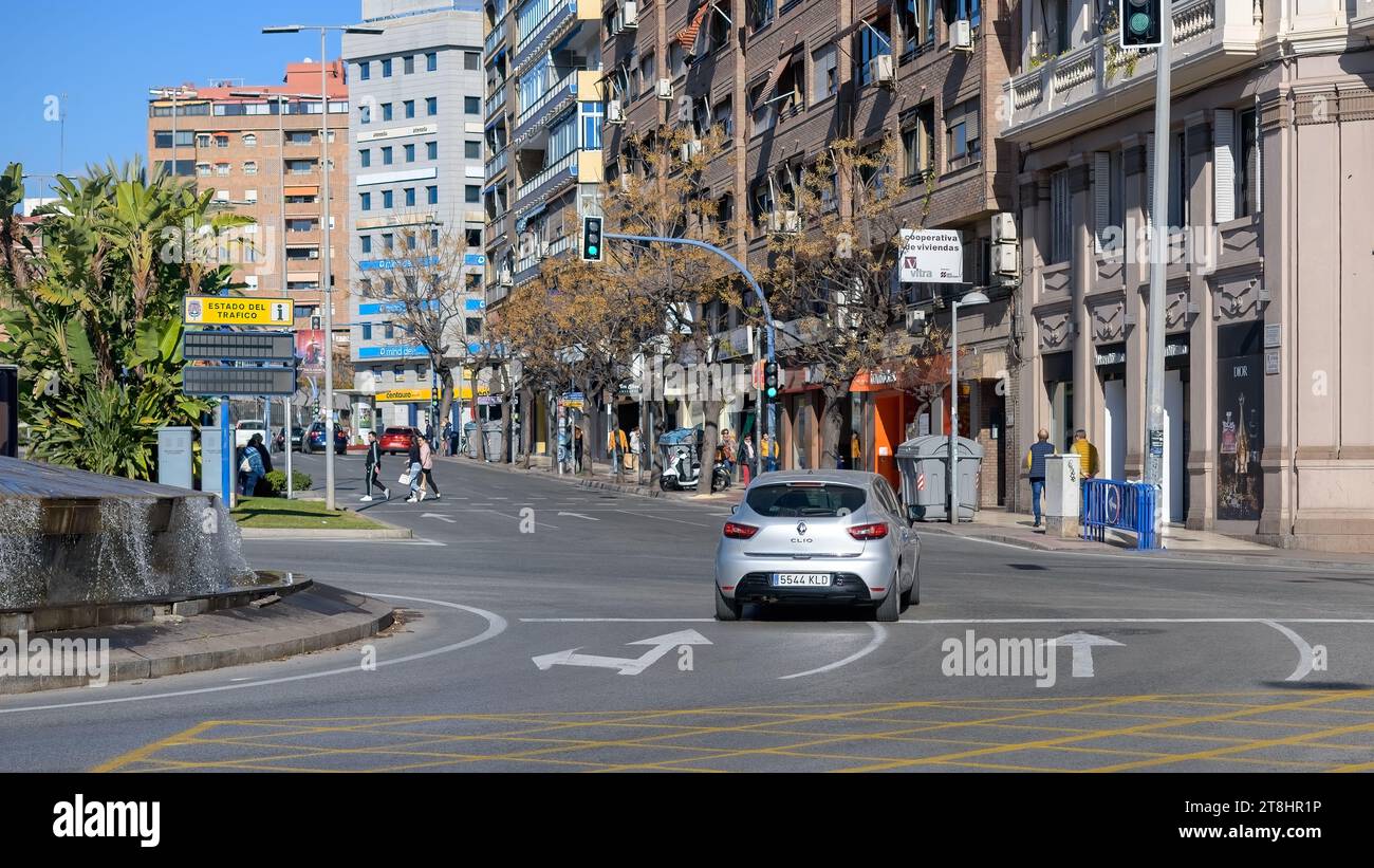 Trafic sur la Plaza de la Estrella (place de l'étoile), ALICANTE, ESPAGNE Banque D'Images