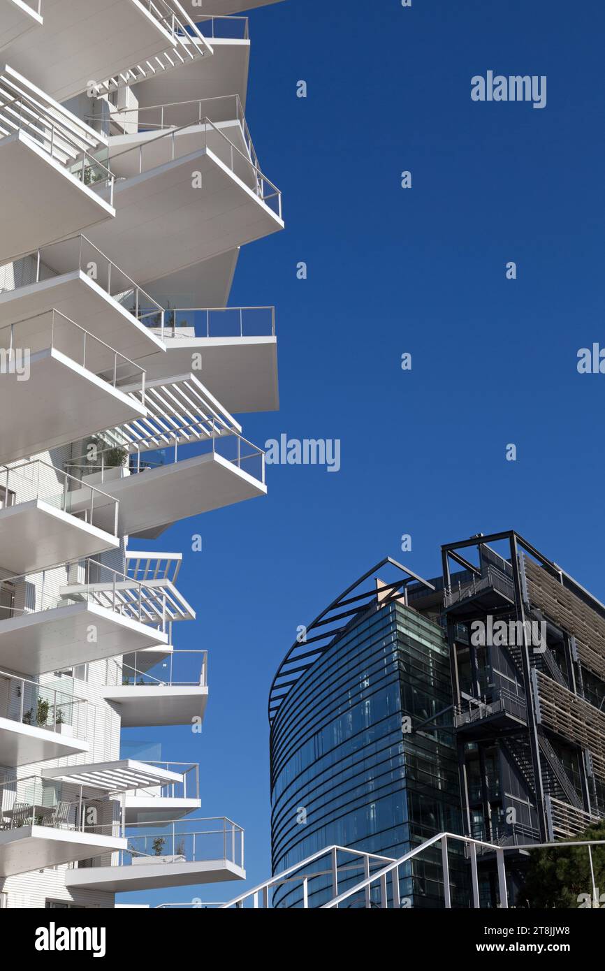 Bâtiment moderne ' l'arbre blanc ', les berges du Lez. Montpellier, Occitanie, France Banque D'Images