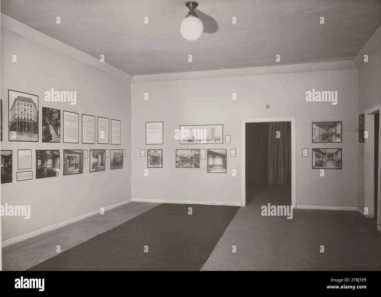 Vue de l'exposition de Vienne sur le 60e anniversaire de Loos, 1930, photographie, argent gélatine, papier photo : 17 × 23,5 cm, 6 11/16 × 9 1/4 po., verso : 'Martin Gerlach photographe Vienne, VII, Autriche Banque D'Images