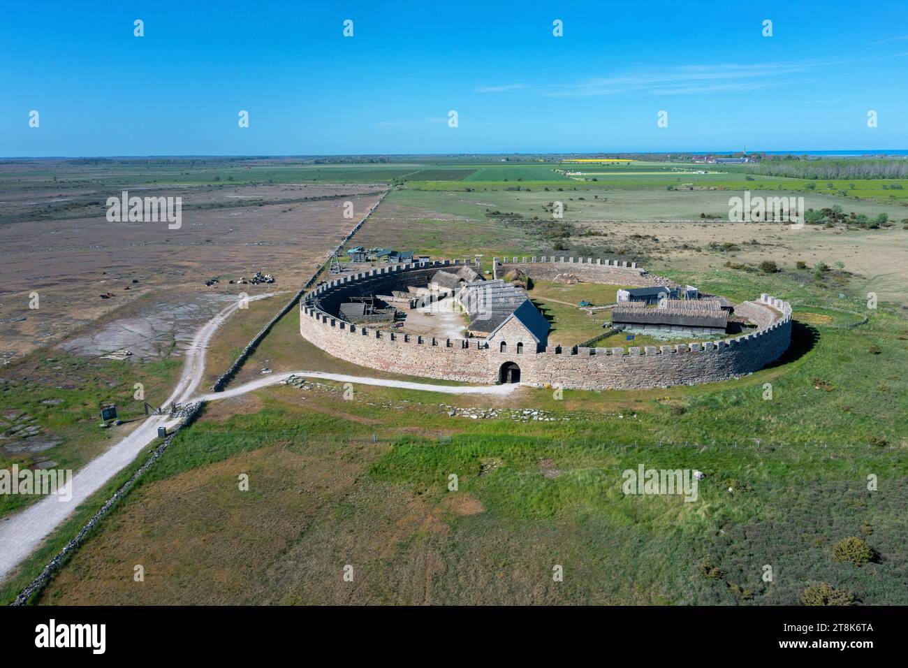 Château d'Eketorp, fort de colline reconstruit dans la steppe Stora Alvaret, vue aérienne, Suède, Oeland, Degerhamn Banque D'Images