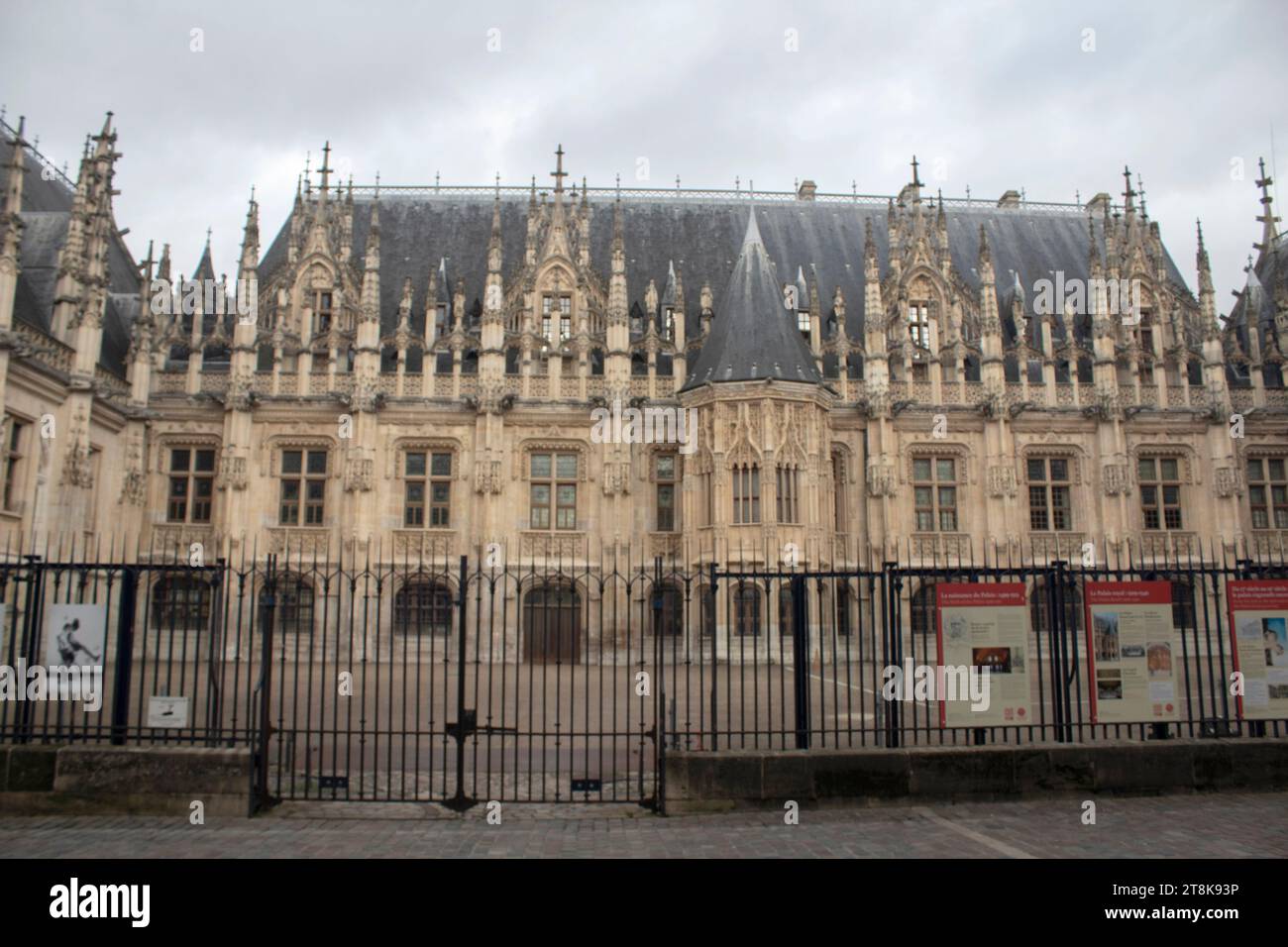 Le Palais de Justice Ornately gothique - les tribunaux - Rouen, Normandie France Banque D'Images