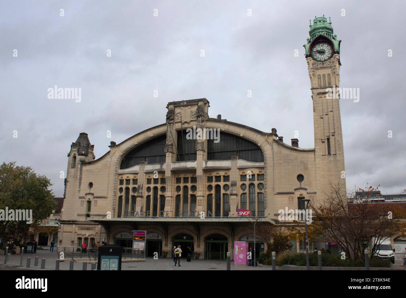 Gare de Rouen-Rive-droite rue verte, Rouen Normandie France Banque D'Images