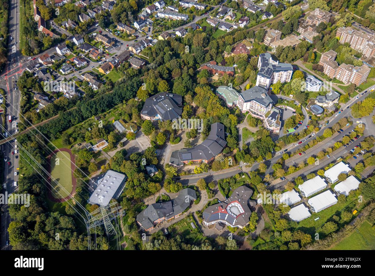 Vue aérienne, école Rudolf Steiner Dortmund, maison de retraite Am Mergelteich, école Georg, abris pour sans-abri sur Mergelteichstrasse, Rombergpark-Lückle Banque D'Images
