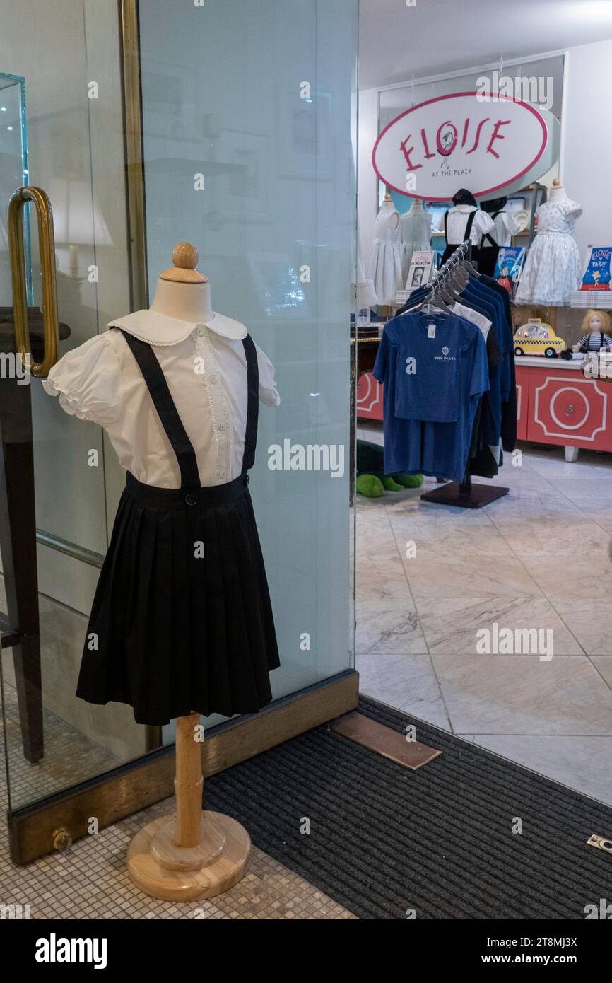 Eloise à la boutique Plaza met en valeur la jeune fille littéraire emblématique, New York City, 2023, États-Unis Banque D'Images