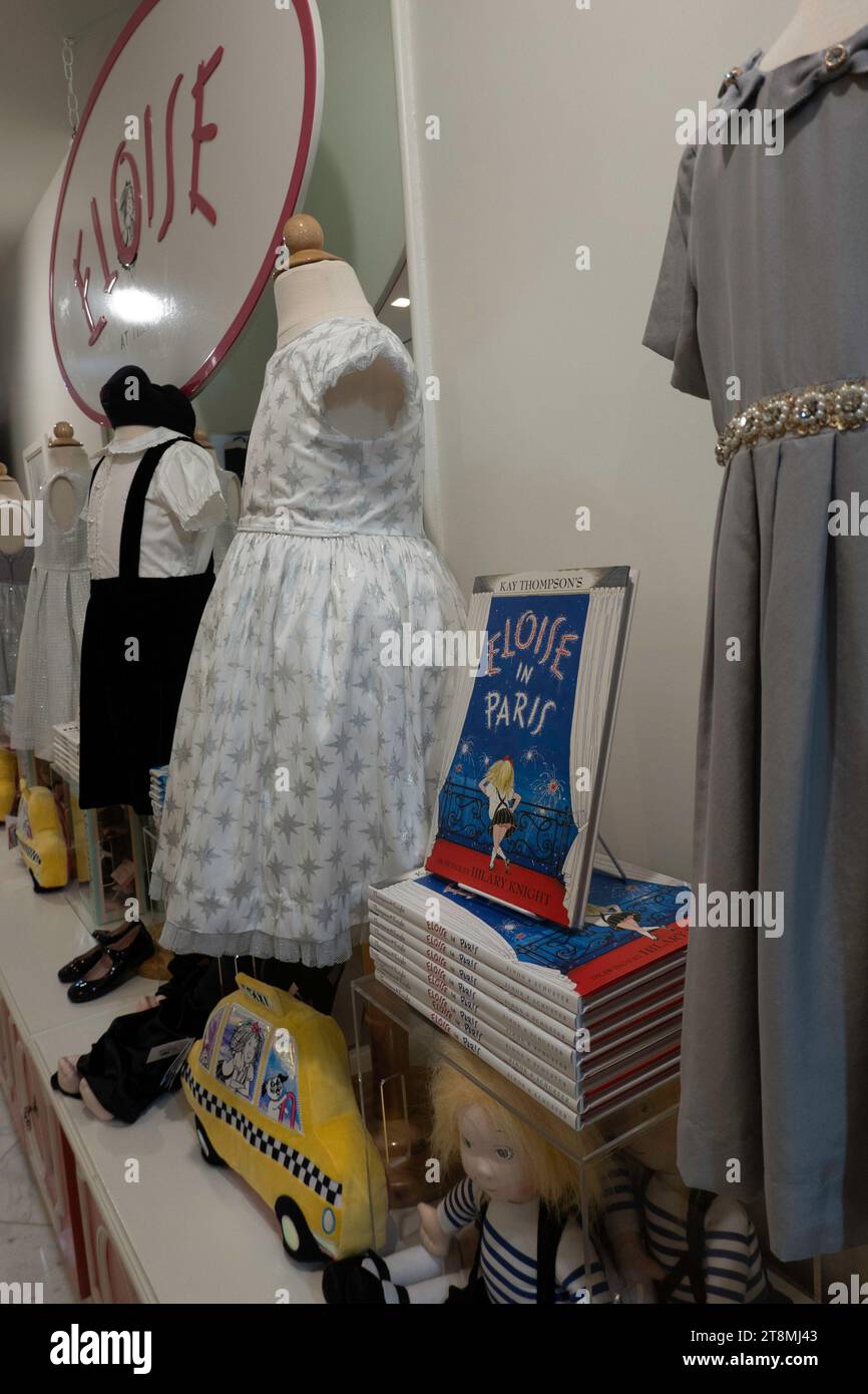 Eloise à la boutique Plaza met en valeur la jeune fille littéraire emblématique, New York City, 2023, États-Unis Banque D'Images